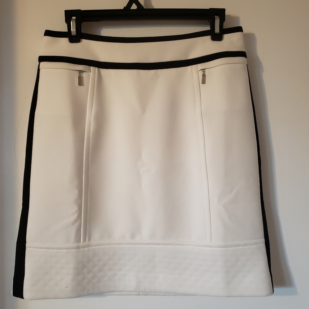 White House Black Market White Pencil Skirt with Black Lines
